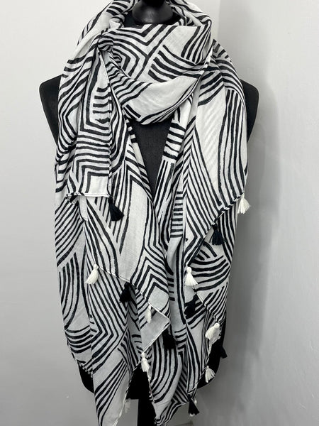 Stunning swirl print tassel scarf -Black