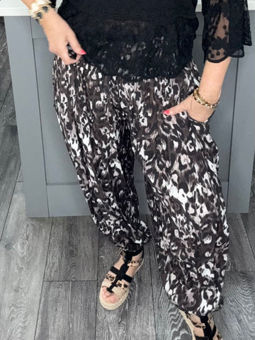 Shirred waist balloon leg leopard pants-Chocolate