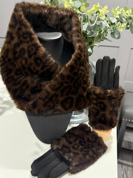 Plush leopard snood/Glove set