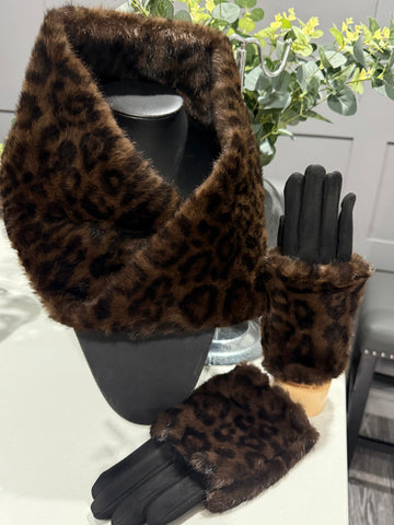 Plush leopard snood/Glove set