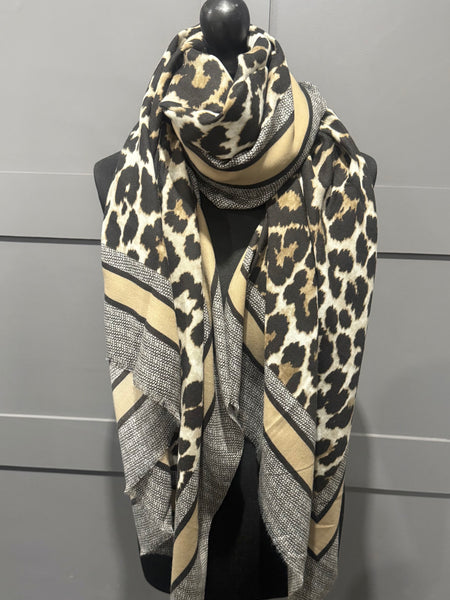 Stunning leopard print scarf-Beige