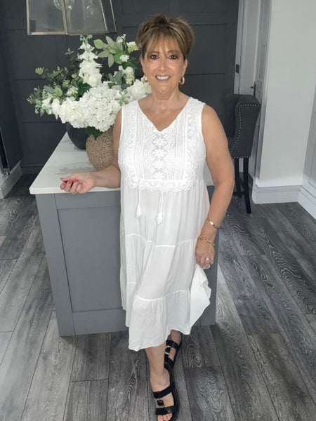 Lace midi dress-White