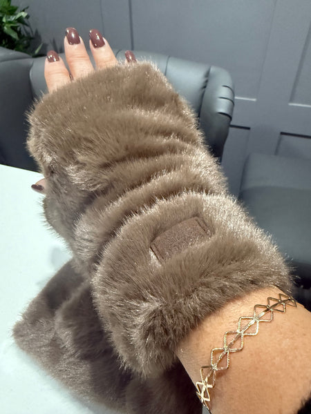 Luxe fluffy faux fur fingerless gloves-Brown