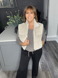 Faux fur pocket short gilet-Beige