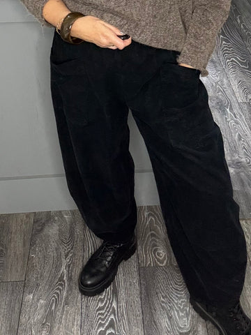 Black tulip shape needle cord joggers