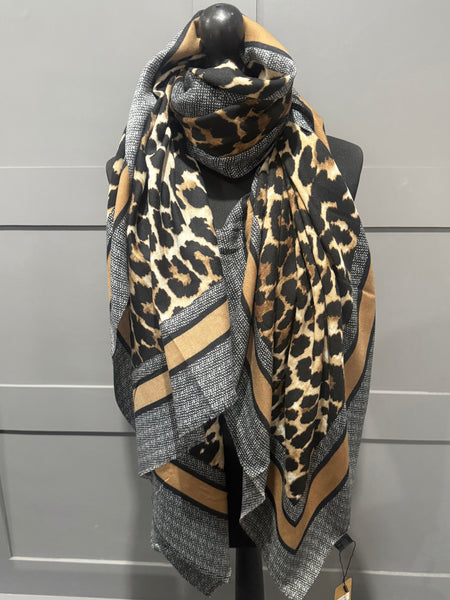 Stunning leopard print scarf-Tan