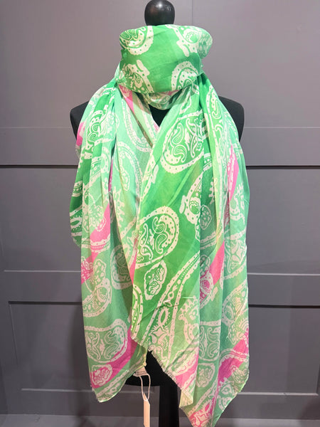 Beautiful paisley stripe scarf-Green
