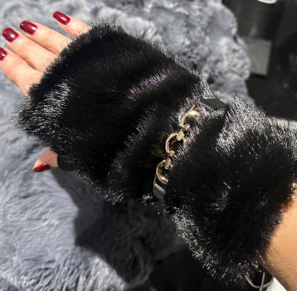 Stunning lux Black faux fur fingerless gloves